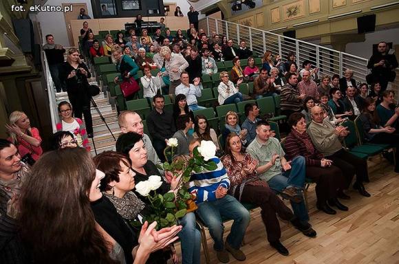 Debiutancka płyta Magdy Ptaszyńskiej życzliwie przyjęta przez kutnowską publiczność