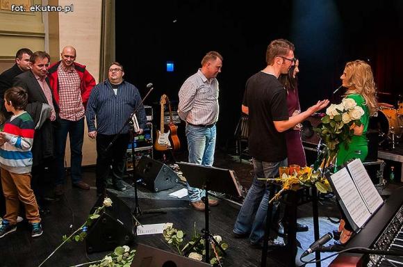 Debiutancka płyta Magdy Ptaszyńskiej życzliwie przyjęta przez kutnowską publiczność