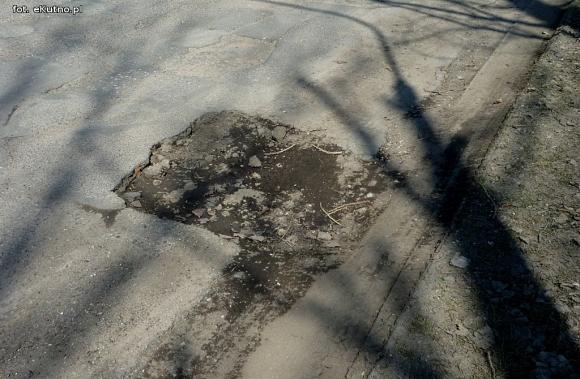 Szlakiem zniszczonych dróg w powiecie kutnowskim: Sklęczkowska bis i Odlewnicza