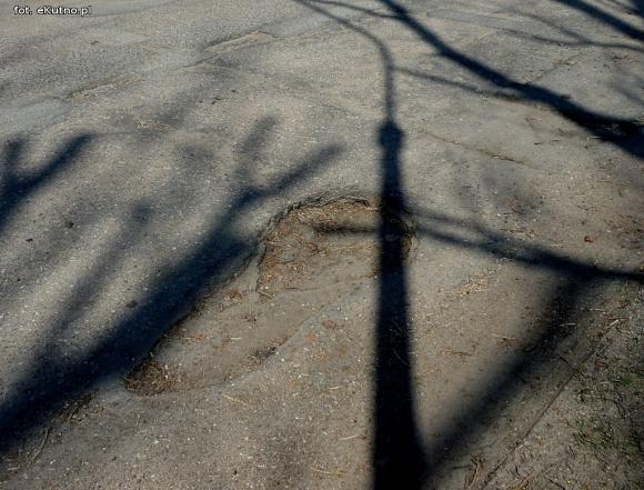 Szlakiem zniszczonych dróg w powiecie kutnowskim: Sklęczkowska bis i Odlewnicza