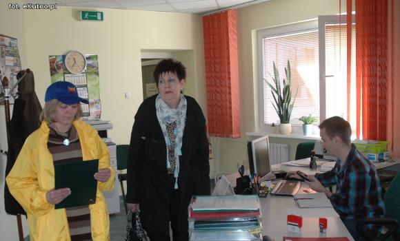 Wyjdź do nas! Wynieśmy ją! Kim wy jesteście?! Złodzieje! Pikieta związkowców w Kutnie