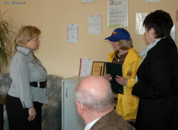 Wyjdź do nas! Wynieśmy ją! Kim wy jesteście?! Złodzieje! Pikieta związkowców w Kutnie