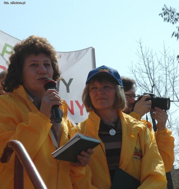 Wyjdź do nas! Wynieśmy ją! Kim wy jesteście?! Złodzieje! Pikieta związkowców w Kutnie