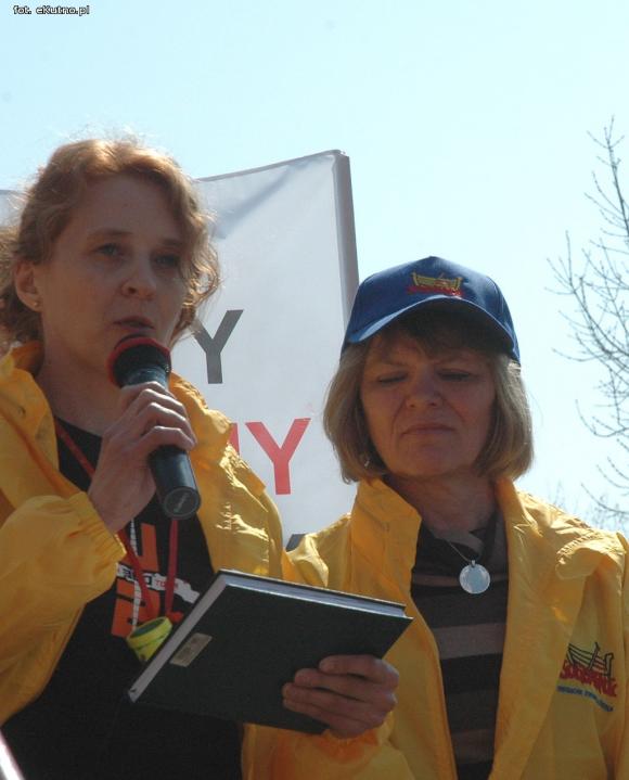 Wyjdź do nas! Wynieśmy ją! Kim wy jesteście?! Złodzieje! Pikieta związkowców w Kutnie