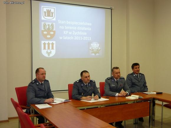 Nie bójmy się kontaktu z policją! Spotkanie mundurowych z mieszkańcami w Żychlinie