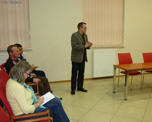 Nie bójmy się kontaktu z policją! Spotkanie mundurowych z mieszkańcami w Żychlinie