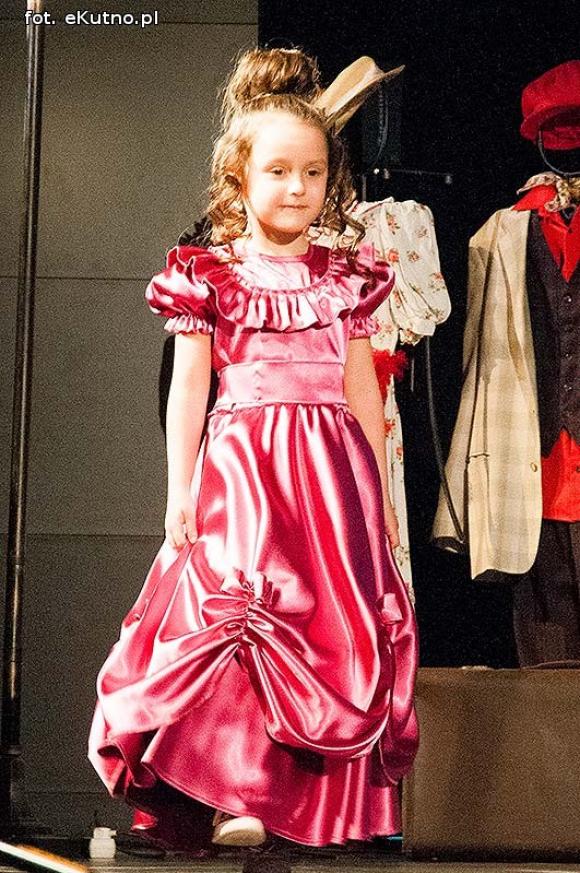 Lady Gaga, Napoleon, sztetl i ekologiczny garnitur. Przedszkolaki pokazały kutnowską modę poprzez wieki