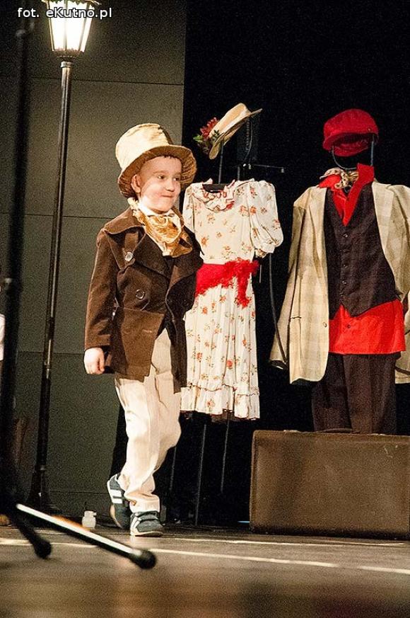 Lady Gaga, Napoleon, sztetl i ekologiczny garnitur. Przedszkolaki pokazały kutnowską modę poprzez wieki