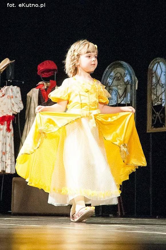 Lady Gaga, Napoleon, sztetl i ekologiczny garnitur. Przedszkolaki pokazały kutnowską modę poprzez wieki