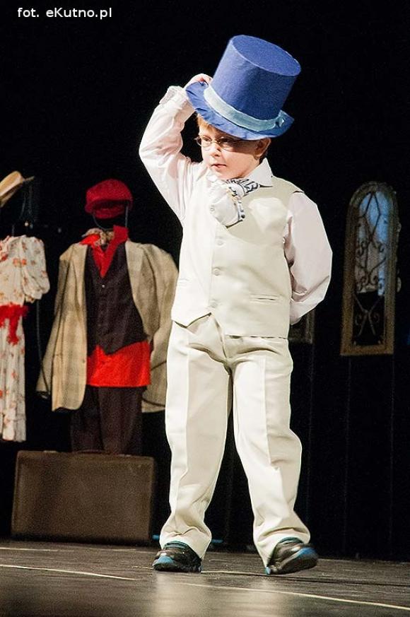 Lady Gaga, Napoleon, sztetl i ekologiczny garnitur. Przedszkolaki pokazały kutnowską modę poprzez wieki