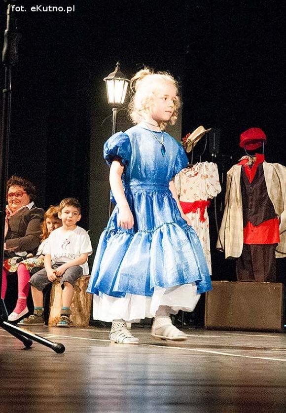 Lady Gaga, Napoleon, sztetl i ekologiczny garnitur. Przedszkolaki pokazały kutnowską modę poprzez wieki