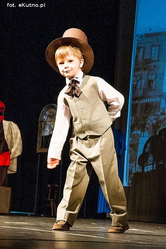 Lady Gaga, Napoleon, sztetl i ekologiczny garnitur. Przedszkolaki pokazały kutnowską modę poprzez wieki