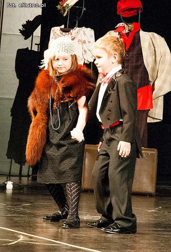 Lady Gaga, Napoleon, sztetl i ekologiczny garnitur. Przedszkolaki pokazały kutnowską modę poprzez wieki