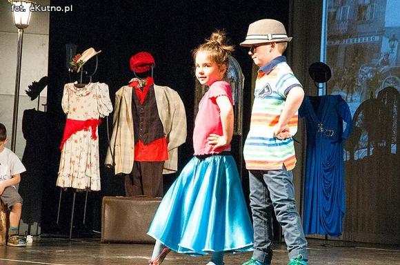 Lady Gaga, Napoleon, sztetl i ekologiczny garnitur. Przedszkolaki pokazały kutnowską modę poprzez wieki