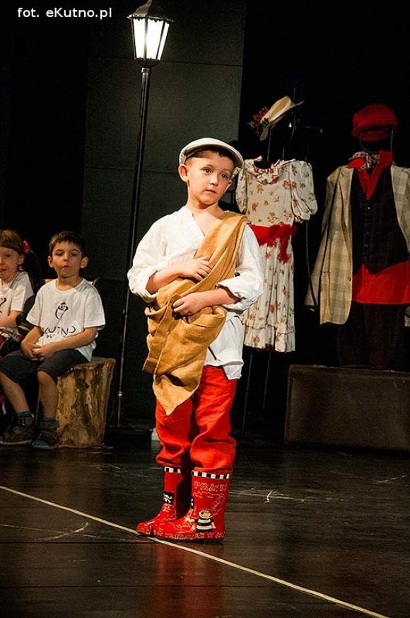 Lady Gaga, Napoleon, sztetl i ekologiczny garnitur. Przedszkolaki pokazały kutnowską modę poprzez wieki