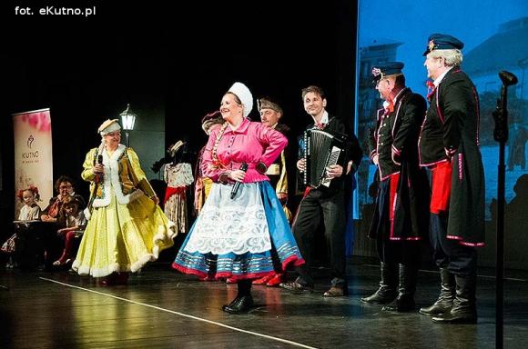 Lady Gaga, Napoleon, sztetl i ekologiczny garnitur. Przedszkolaki pokazały kutnowską modę poprzez wieki