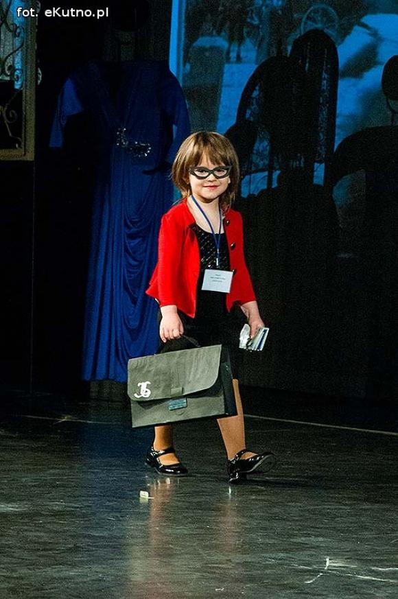 Lady Gaga, Napoleon, sztetl i ekologiczny garnitur. Przedszkolaki pokazały kutnowską modę poprzez wieki