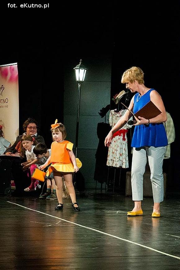 Lady Gaga, Napoleon, sztetl i ekologiczny garnitur. Przedszkolaki pokazały kutnowską modę poprzez wieki