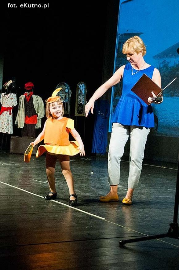 Lady Gaga, Napoleon, sztetl i ekologiczny garnitur. Przedszkolaki pokazały kutnowską modę poprzez wieki