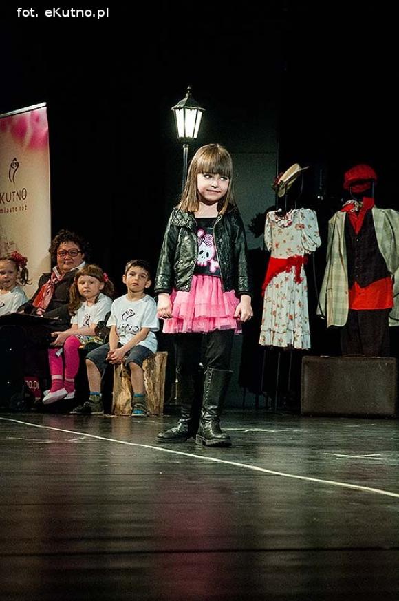 Lady Gaga, Napoleon, sztetl i ekologiczny garnitur. Przedszkolaki pokazały kutnowską modę poprzez wieki