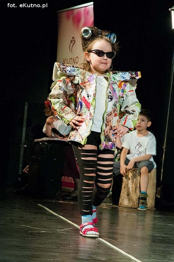 Lady Gaga, Napoleon, sztetl i ekologiczny garnitur. Przedszkolaki pokazały kutnowską modę poprzez wieki