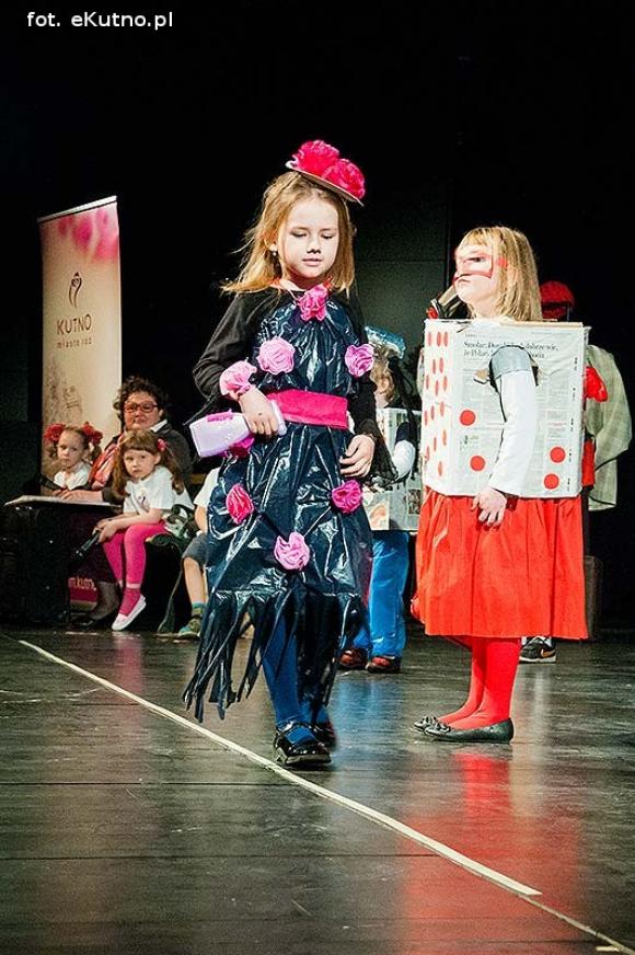 Lady Gaga, Napoleon, sztetl i ekologiczny garnitur. Przedszkolaki pokazały kutnowską modę poprzez wieki