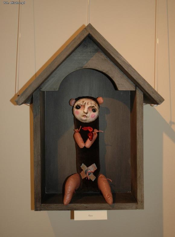 Lalki, które żyją. Wyjątkowa wystawa w Dworku Modrzewiowym