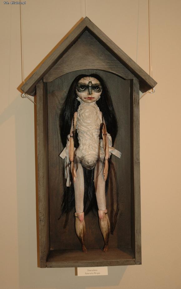 Lalki, które żyją. Wyjątkowa wystawa w Dworku Modrzewiowym