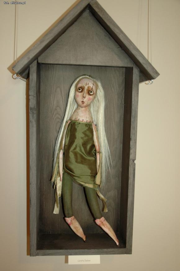 Lalki, które żyją. Wyjątkowa wystawa w Dworku Modrzewiowym