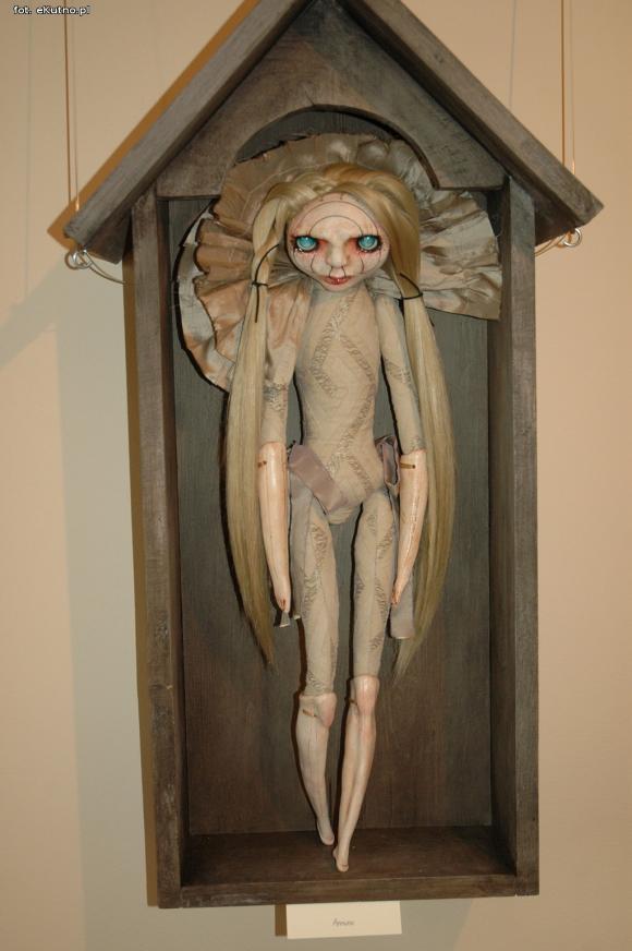 Lalki, które żyją. Wyjątkowa wystawa w Dworku Modrzewiowym