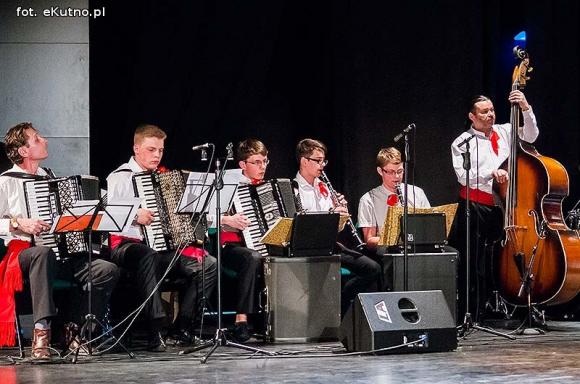 Koncert dla Michała. Zespół Pieśni i Tańca Ziemi Kutnowskiej coraz młodszy