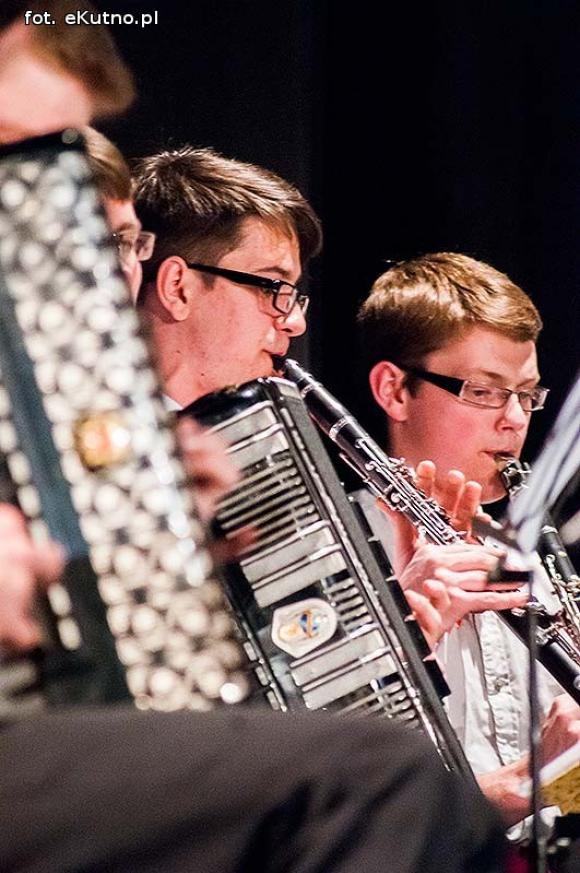 Koncert dla Michała. Zespół Pieśni i Tańca Ziemi Kutnowskiej coraz młodszy