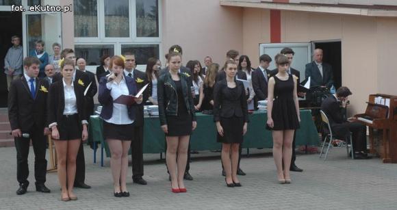 Myśli Tuwima i polonez w 