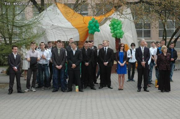 Myśli Tuwima i polonez w 