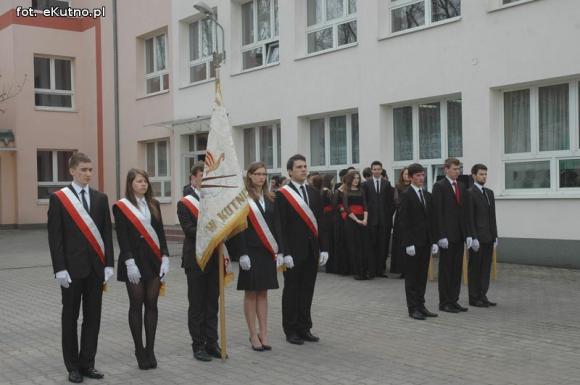 Myśli Tuwima i polonez w 