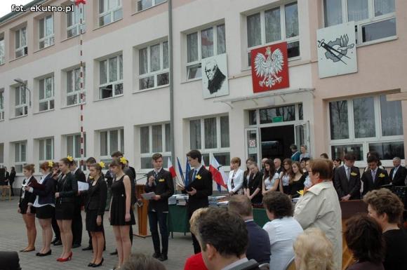 Myśli Tuwima i polonez w 