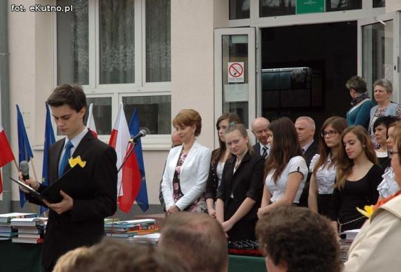 Myśli Tuwima i polonez w 