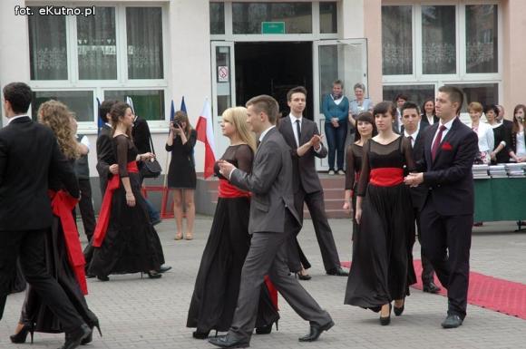 Myśli Tuwima i polonez w 