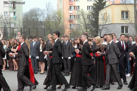 Myśli Tuwima i polonez w 