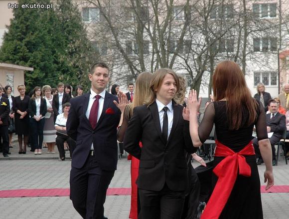 Myśli Tuwima i polonez w 