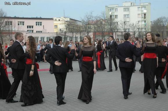 Myśli Tuwima i polonez w 