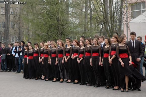 Myśli Tuwima i polonez w 