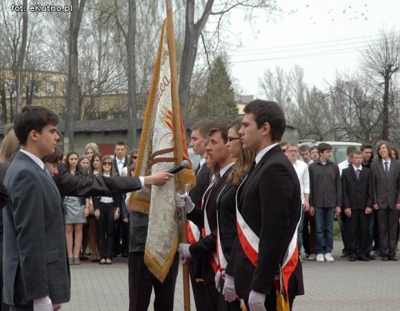 Myśli Tuwima i polonez w 