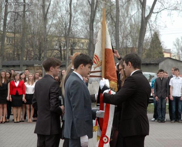 Myśli Tuwima i polonez w 