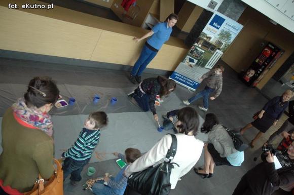 Znaleźli nas w swoim świecie. Grupa Wsparcia Wiatrak zaprasza na wystawę