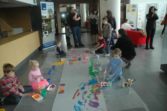 Znaleźli nas w swoim świecie. Grupa Wsparcia Wiatrak zaprasza na wystawę