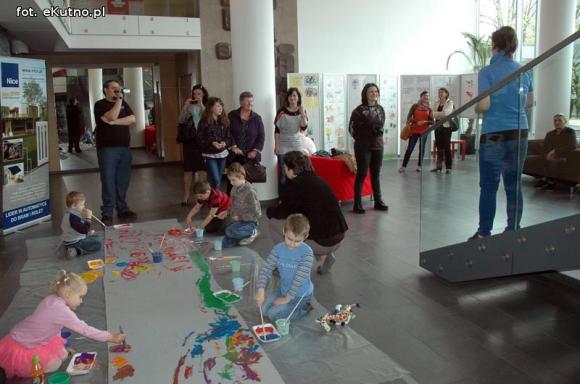 Znaleźli nas w swoim świecie. Grupa Wsparcia Wiatrak zaprasza na wystawę