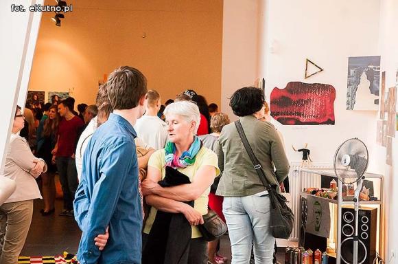 Wernisaż MONO W STEREO  Laboratorium D.N.A Działanie Nostalgia i Absurd