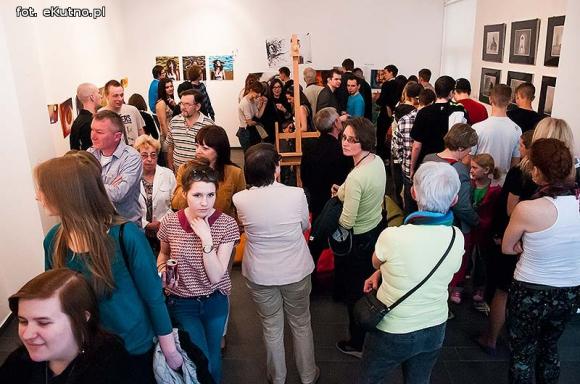 Wernisaż MONO W STEREO  Laboratorium D.N.A Działanie Nostalgia i Absurd