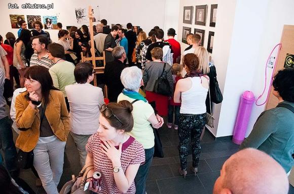 Wernisaż MONO W STEREO  Laboratorium D.N.A Działanie Nostalgia i Absurd